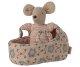 Bébé dans couffin - Rose